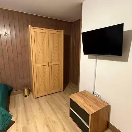 Auberge de jeunesse Wynajmowanie Pokoi *